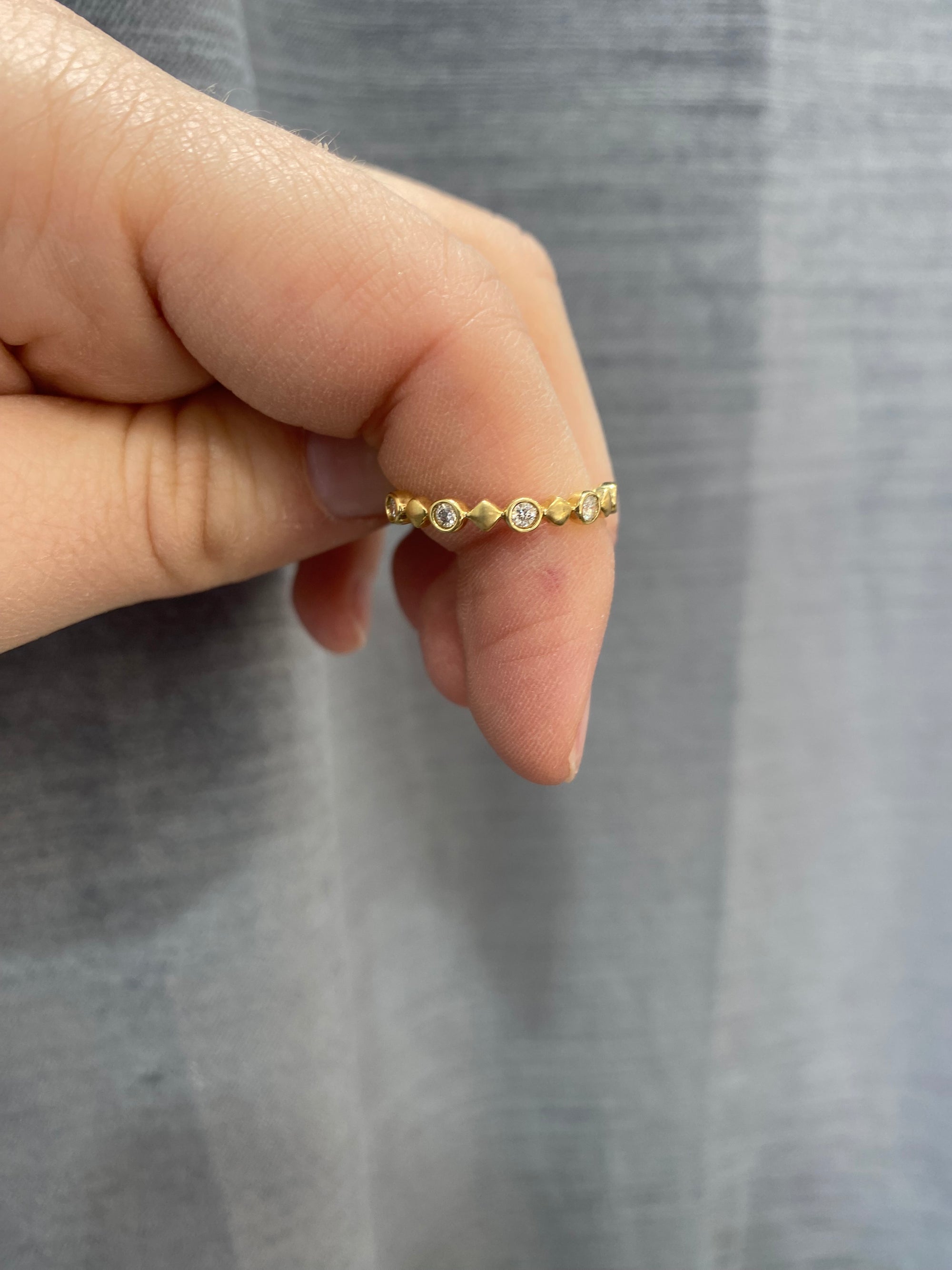 14kt gold and diamond vintage heart starburst signet ring | Luna Skye